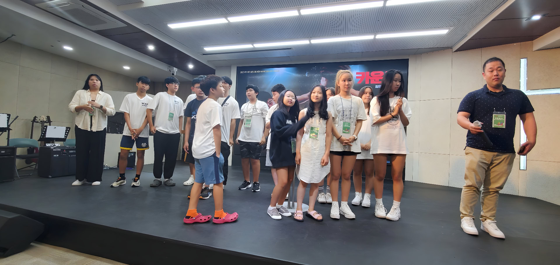 학생들에게 도움이 필요한 곳을 발견하게 하고 도움을 줌으로 인해서 
 		사회가 더욱 더 아름다워지는 것을 깨닫게 함