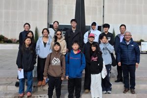 Group_of_people_outside_museum Group_of_people_outside_museum