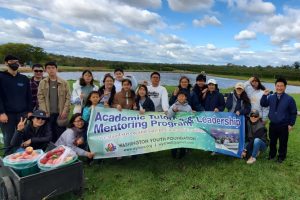 Group_photo_outdoors_with_banner Group_photo_outdoors_with_banner